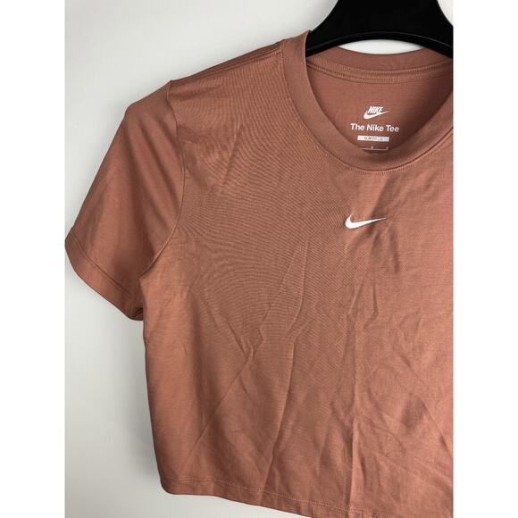 NWT 2024 Nike Essential Cropped T-Shirt Slim Fit Tee Modern Center Swoosh Large - Picture 3 of 11
